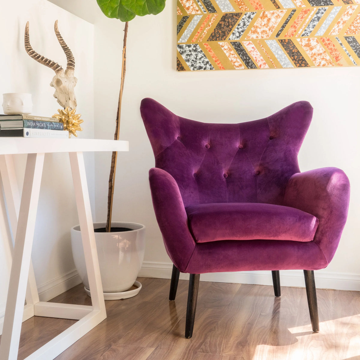 Fauteuil à oreilles en velours Noble House Simon, violet