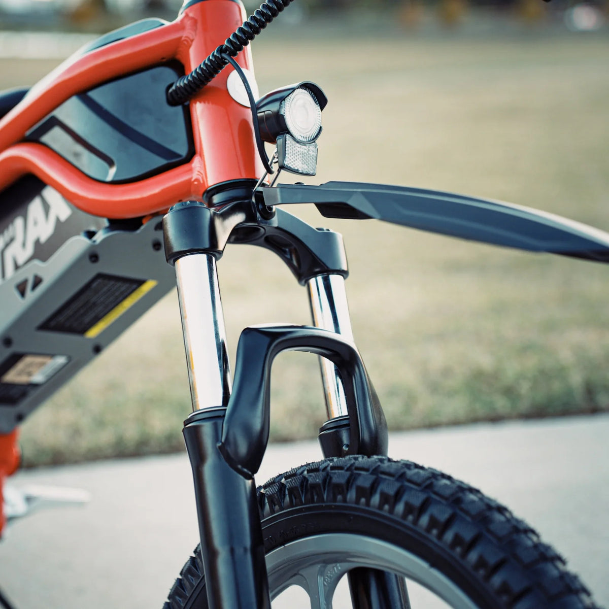 GOTRAX Fitz16 Moto tout-terrain électrique pour enfants à partir de 8 ans, moteur de 350 W, pneus tout-terrain de 16 pouces, double suspension, vitesse de 15,5 mi/h, autonomie de 16 mi, phare à DEL, noire