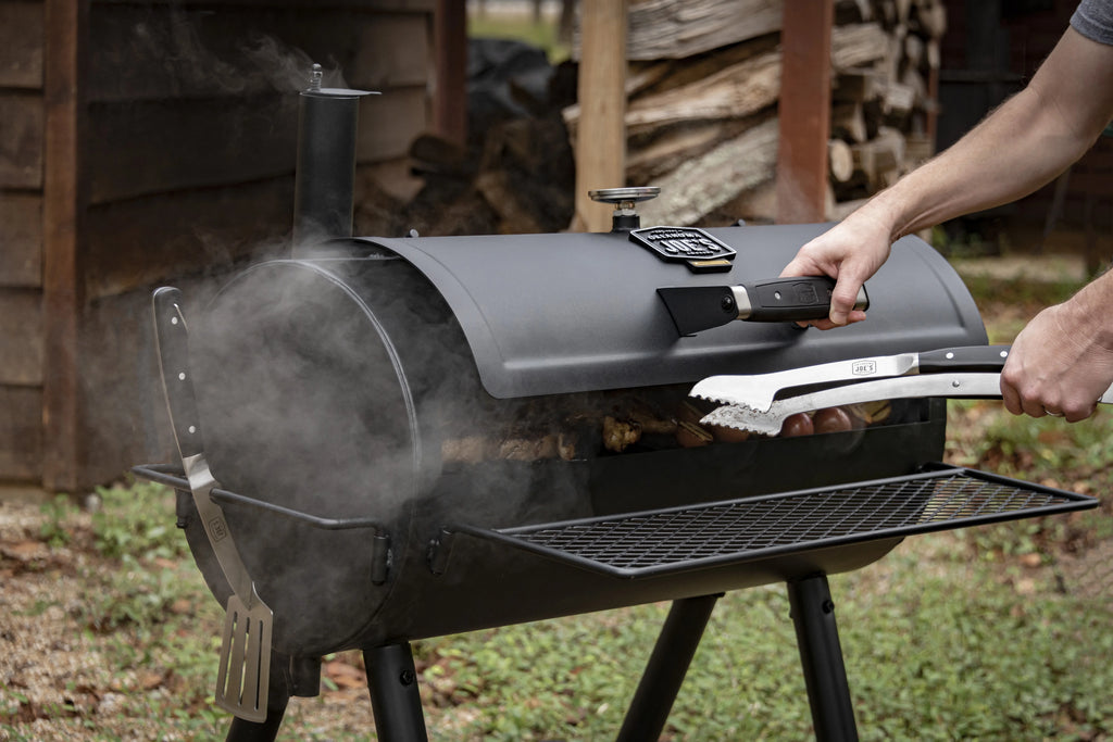Barbecue à charbon en forme de tonneau Oklahoma Joe's