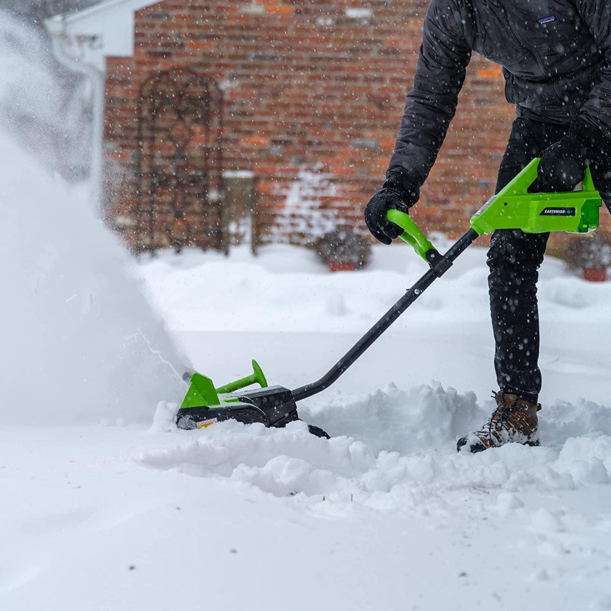 Earthwise SN74016 Pelle à neige sans fil 16¡å sur batterie au lithium 40V avec moteur sans balais
