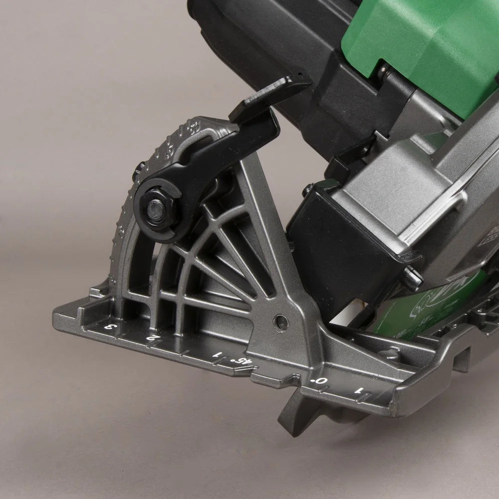 Scie circulaire Metabo HPT 36 V MultiVolt de 7-1/4 pouces à poignée arrière, conception légère, jusqu’à 500 coupes de 2x4 par charge, capacité d’angle d’onglet réglable de 53°, garantie à vie sur le corps de l’outil, C3607DWA