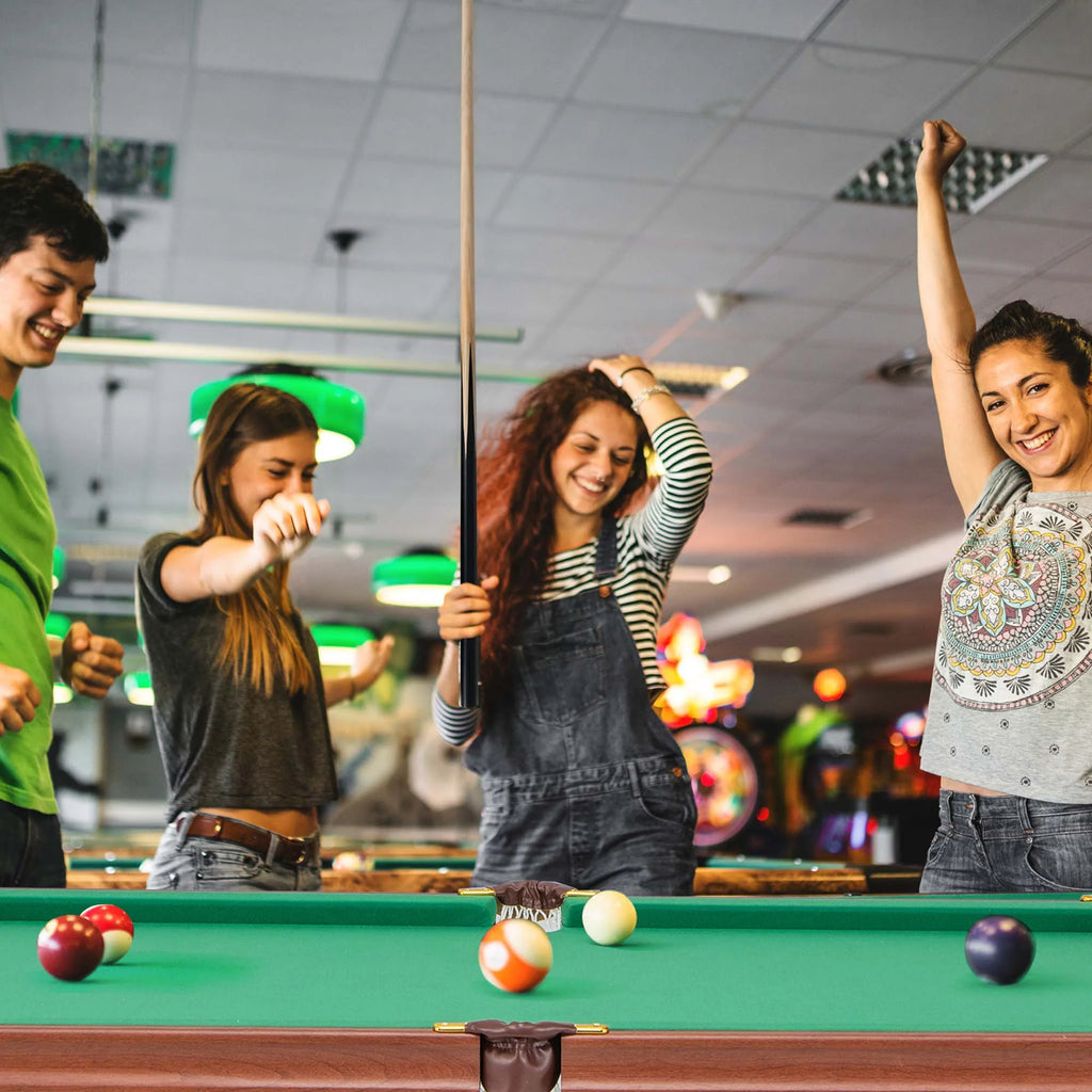 Ensemble de table de billard pliable Costway avec pieds pliables, pieds réglables, 2 queues de billard et 2 craies