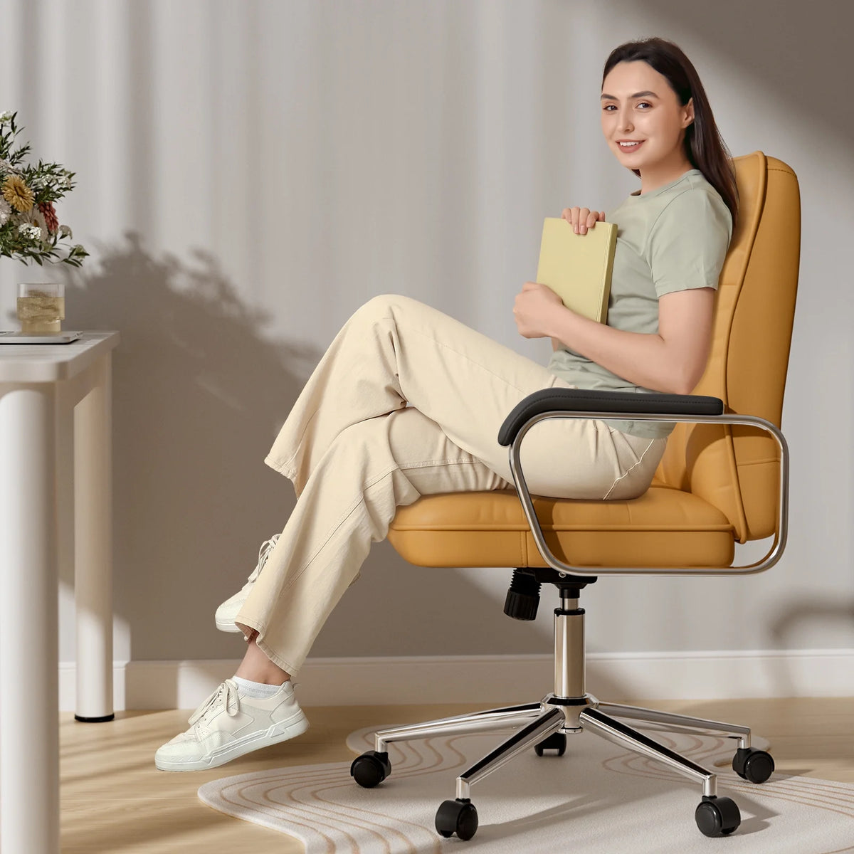 Chaise de bureau Solfway blanche, fauteuil de bureau pivotant en cuir avec roulettes et accoudoirs rembourrés, fauteuil de direction pour adultes