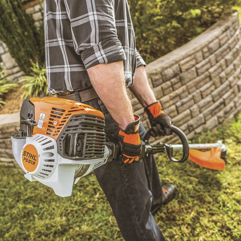 Coupe-bordures à essence Husqvarna 128LD, 28 cm³, largeur de coupe de 17 pouces, léger, polyvalent, idéal pour les particuliers