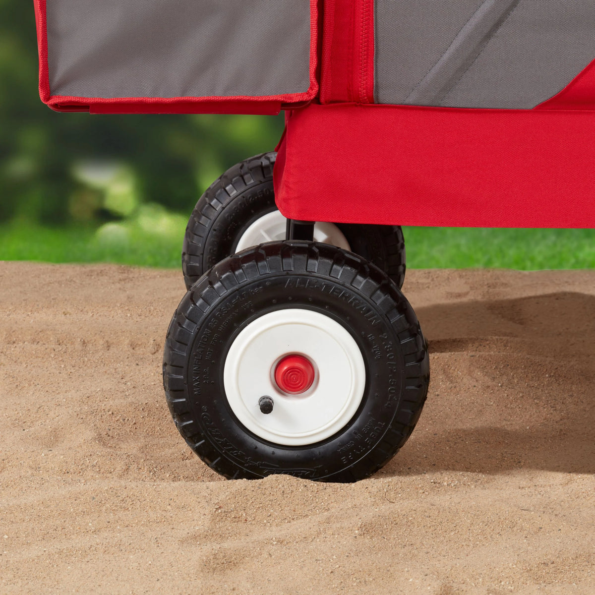 Radio Flyer, chariot tout-terrain 3-en-1 EZ Fold avec capote, rouge et gris, pneus gonflables