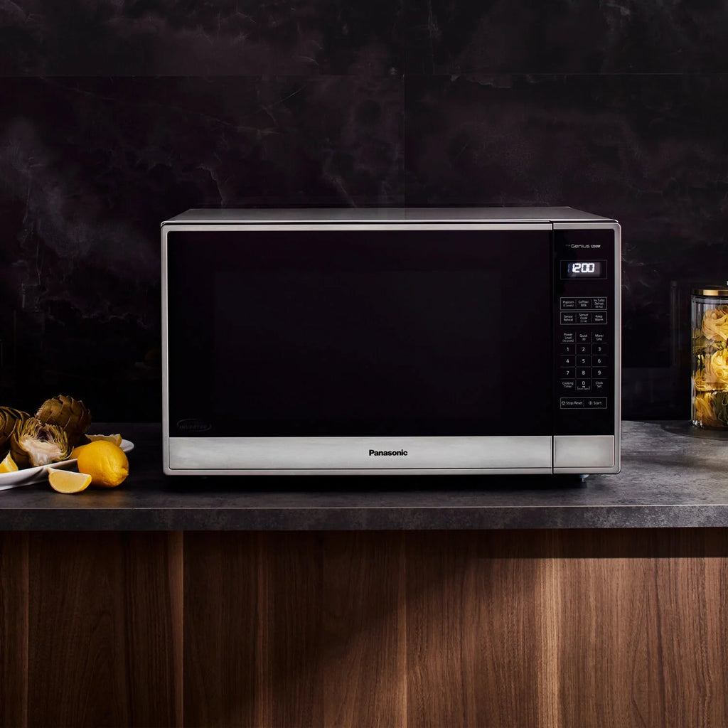 Panasonic 2,2 pi³ 1250 W Micro-ondes de comptoir avec technologie Inverter, Acier inoxydable NN-SN95HS
