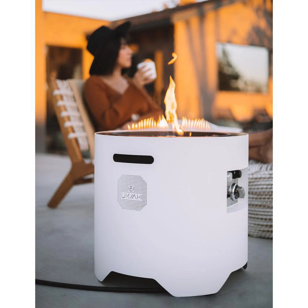 Ukiah Voyager 20 po Liseau de foyer électrique rond en acier inoxydable avec système de son