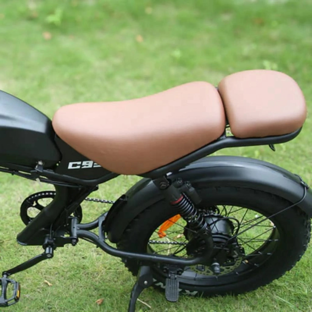Vélo électrique EMOKO C93 - Double moteur 2000 W - Batterie amovible 23 Ah - Jusqu'à 100 km d'autonomie - Vitesses Shimano à 7 rapports - Frein hydraulique - Roues de 20 pouces, couleur bleue