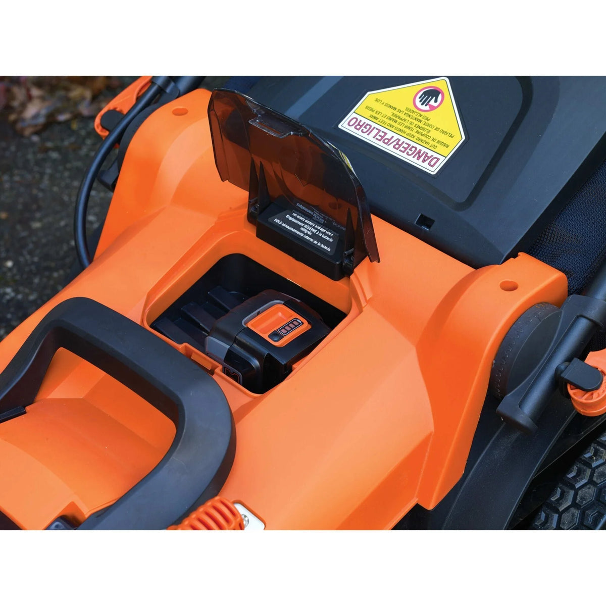 Tondeuse à gazon sans fil BLACK+DECKER 40V MAX* avec batterie et chargeur inclus, (CM2043C)