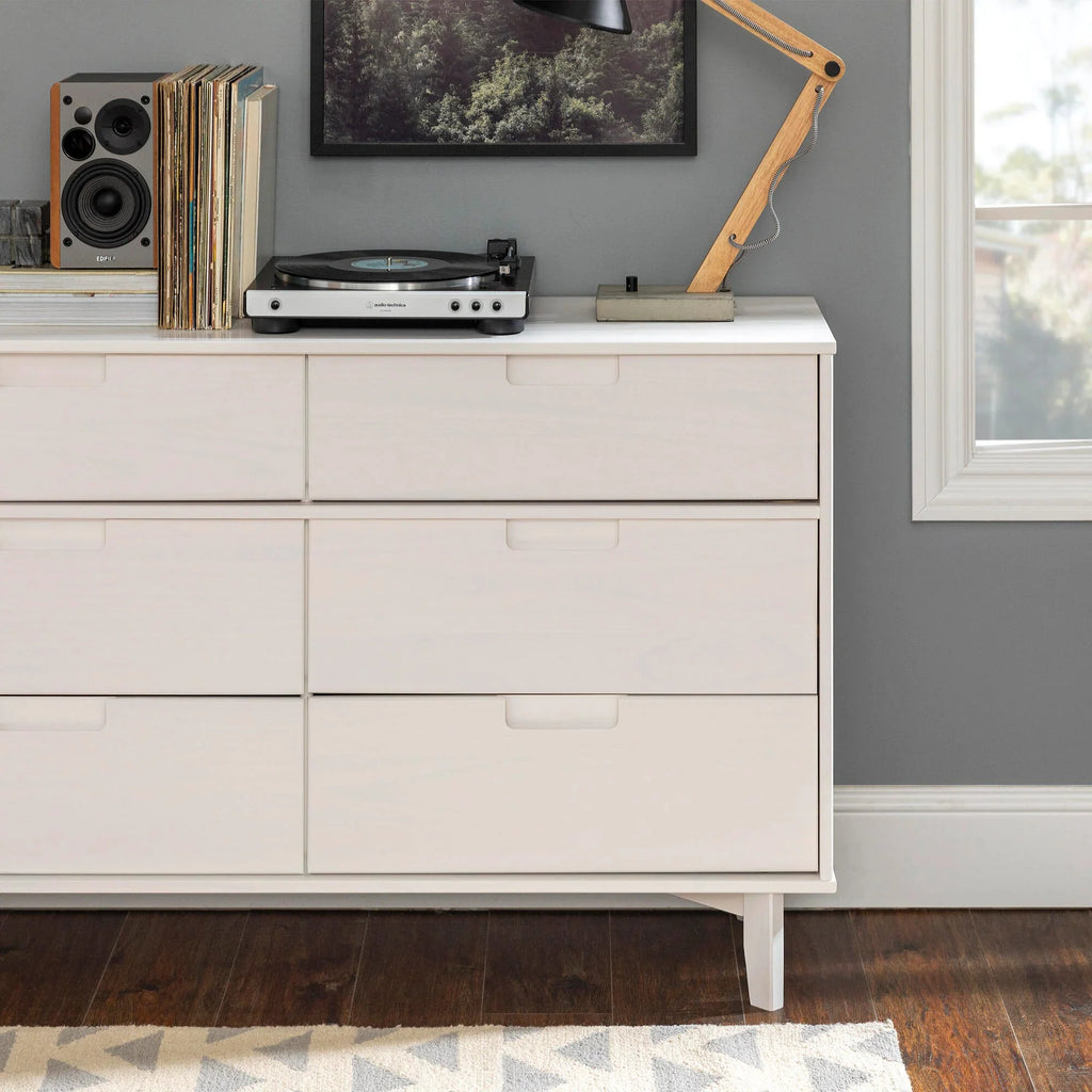Commode en bois caramel à 6 tiroirs de style moderne du milieu du siècle
